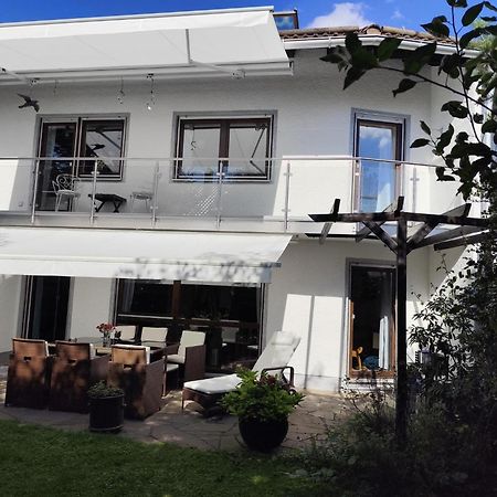 Elegant-Terraced-House-With-Bikes-Near-The-Lake-Children-At-Least-6-A-Old Starnberg Exterior photo