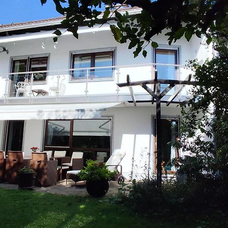 Elegant-Terraced-House-With-Bikes-Near-The-Lake-Children-At-Least-6-A-Old Starnberg Exterior photo